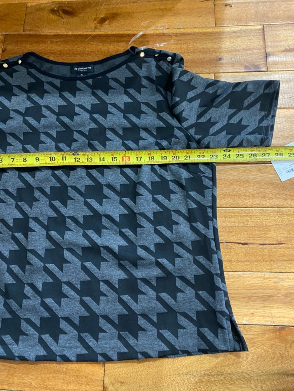 Liz Claiborne Black and Gray Houndstooth Short Sleeve Top - Picture 5 of 7